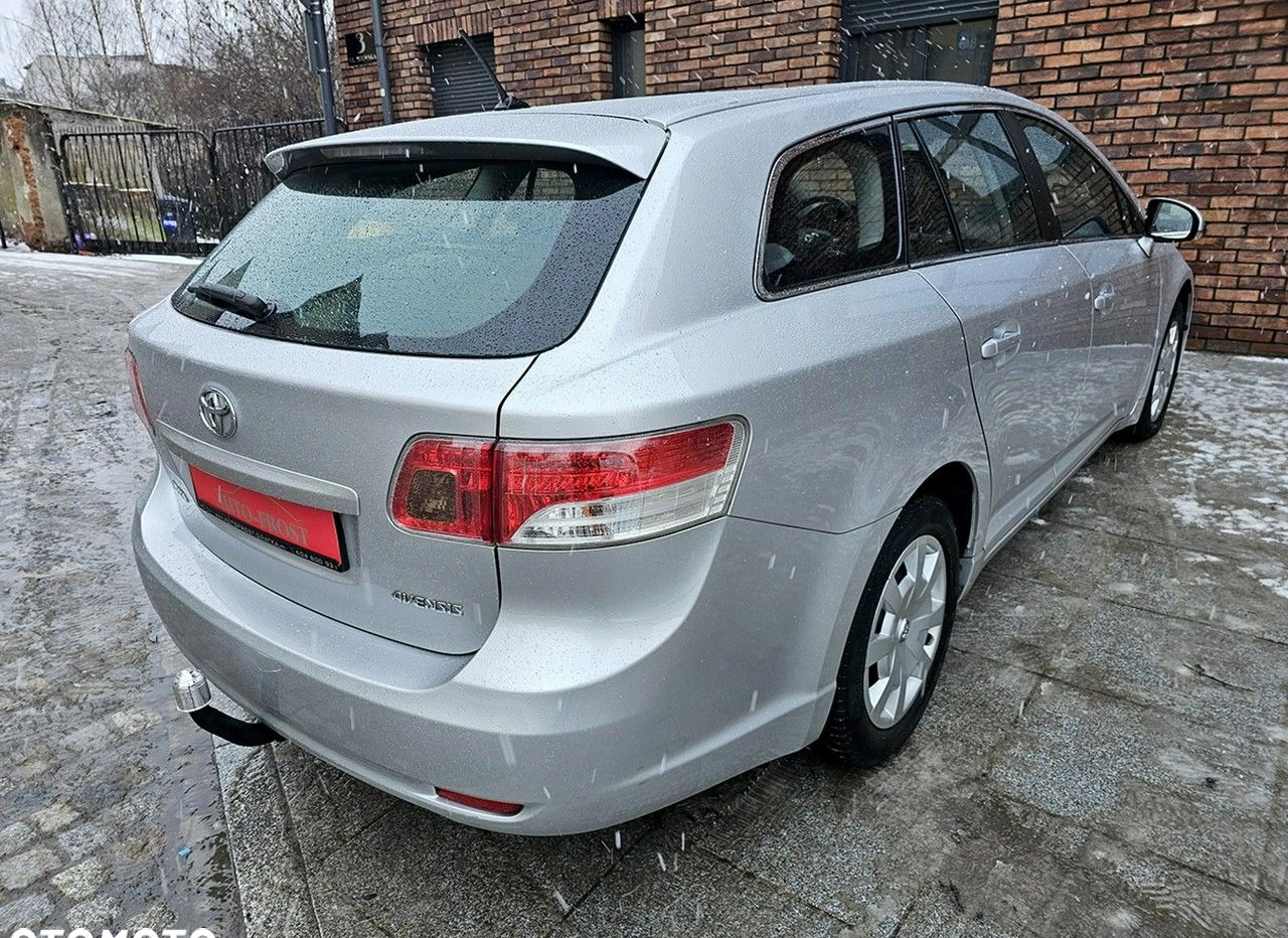 Toyota Avensis cena 28900 przebieg: 172000, rok produkcji 2011 z Kalisz Pomorski małe 154